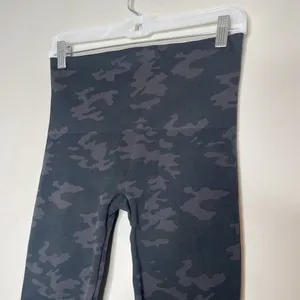 Spanx Navy Blue Gray Camo Seamless Look At Me Now Leggings Size Large thumbnail 3