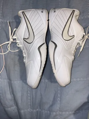 Nike Air Baseline Low Women’s Size 9 White Silver Athletic Sneakers Basketball Training Shoes thumbnail 5