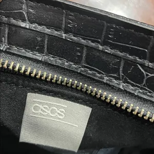 Elegant Black Croc-Embossed Women's Bag thumbnail 10