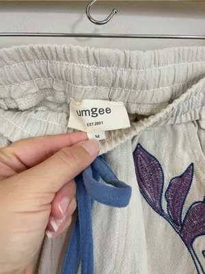 Umgee Floral Embroidered Barrel Pull On Pant Size Medium Boho-Coastal thumbnail 4