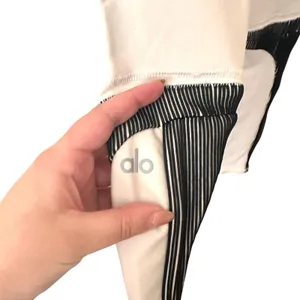 ALO YOGA‎ Electric Legging Bone/Black Small thumbnail 4