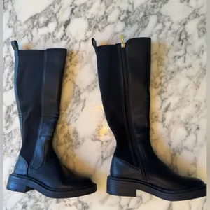 NWT Kenneth Cole Reaction “Anabelle” Women’s Black Calf Tall Riding Boots Sz 5 thumbnail 10