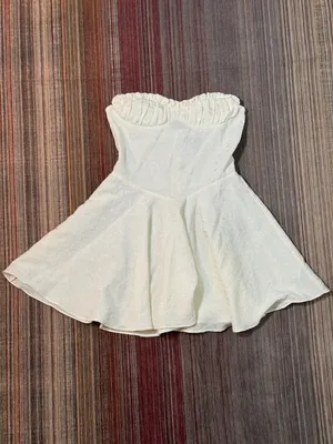 PrettyLittleThing Ivory Strapless Mini Dress thumbnail 4