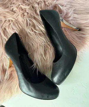 Saks Fifth Avenue Selena Leather Pumps Heels Black Size 6,5 thumbnail 1