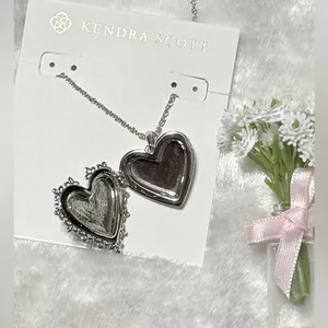 🩶🌸 Mallory Rose Locket Short Pendant Necklace from Kendra Scott. thumbnail 4
