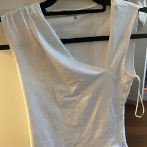 White cut out Women's Top thumbnail 1