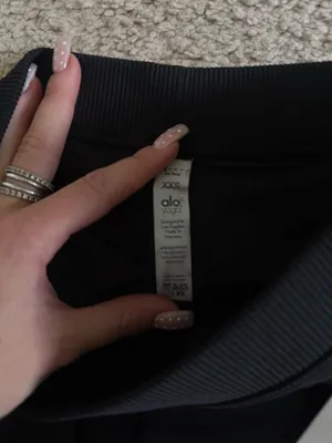Alo 90s Iconic Yoga Alosoft High-Waisted Capri thumbnail 3