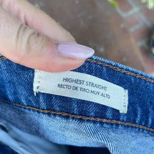 Target Universal Thread high-waisted straight-leg blue jeans sz 6 thumbnail 6