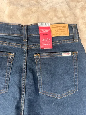 Levi's High-Rise Women's Jeans in Dark Blue Denim thumbnail 2