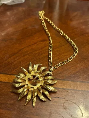 Very large chunky jewelry gold tone fashion jewlery necklace thumbnail 1