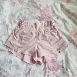 Lululemon Hotty Hot High-Rise Shorts 2.5” Pink Haze Size 4 thumbnail 2