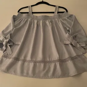 LC Lauren Conrad Light Baby Blue Off-Shoulder Blouse Size M thumbnail 1