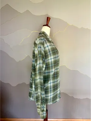 Eddie Bauer Women L Green Plaid Flannel Shirt Button Down Outdoor Cabin thumbnail 4