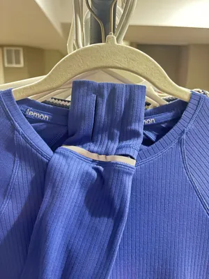 Lululemon Long Sleeve thumbnail 3