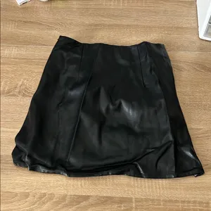 Sleek Black faux Leather Mini Skirt thumbnail 5