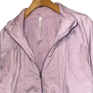 Lululemon Women’s Size 8 Rose Quartz Lavender Jacquard Travel to Track Jacket thumbnail 10