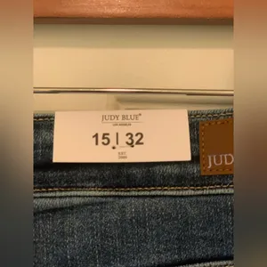 Judy Blue Los Angeles Distressed Trouser Flare Jeans in Blue. Size-15 thumbnail 2