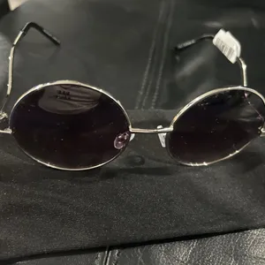 SHANE Silver Metal Round Sunglasses with Lavender Hair Accent thumbnail 10