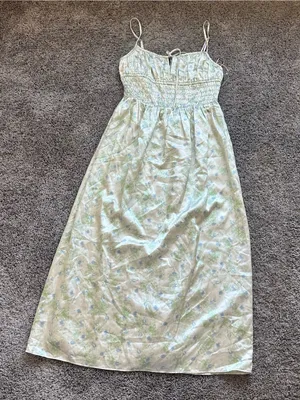 Astr Light Green Floral Smocked Midi Dress thumbnail 2