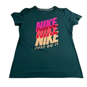 Nike Crewneck Slim Logo Graphic Fit T-Shirt Size XL Cotton Athleisure Casual thumbnail 1