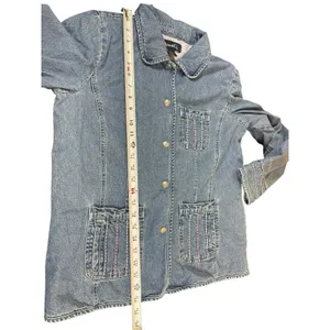 VTG Y2K Denim & Co M Blue Denim Jean Jacket Embroidered Pockets Snap Up Front thumbnail 6
