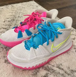 Nike Kyrie Volleyball Shoes thumbnail 1