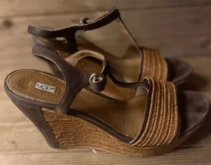 UGG (Australia) Fitchie Platform Leather Sandals Brown Sz 9.5 thumbnail 1
