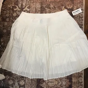 Old Navy White Pleated Mini Skirt thumbnail 1
