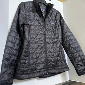 Patagonia Women’s Nano Puff Jacket Black Size Medium thumbnail 3