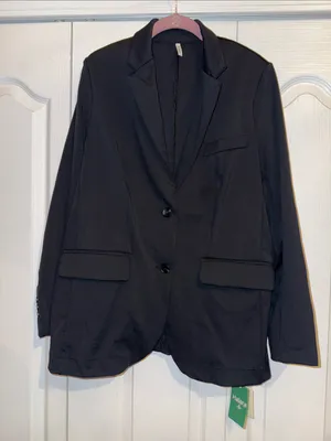 HALARA Black Single-Breasted Blazer with Flap Pockets thumbnail 1