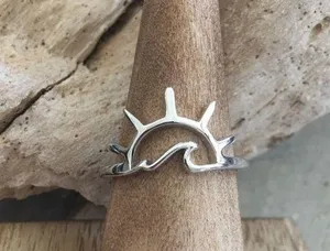 Sterling Silver Sun and Wave Ring Size 6 thumbnail 1