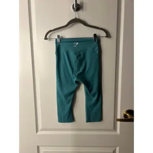 Gymshark Training Cropped Leggings‎ in teal women's size small thumbnail 3