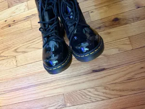 NWOT Dr. Martens 1460 Glossy Black Shiny Leather 8 eye Ankle Boots Sz 9 patent pascal thumbnail 4