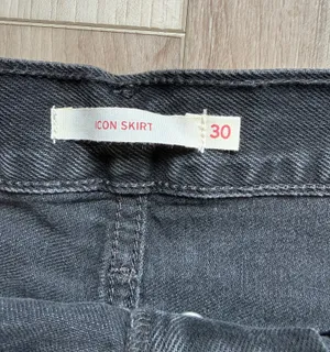Levi’s Skirt thumbnail 2