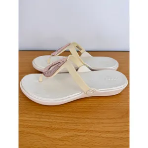 Crocs Sanrah sandals women's 9 liquid metallic flip flop white rose gold comfort thumbnail 4