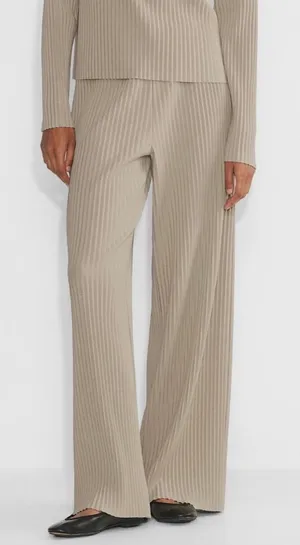 Aritzia Skilled Pants thumbnail 1