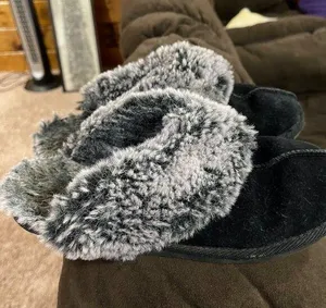 Slip on shoes/slippers sz 9 thumbnail 1