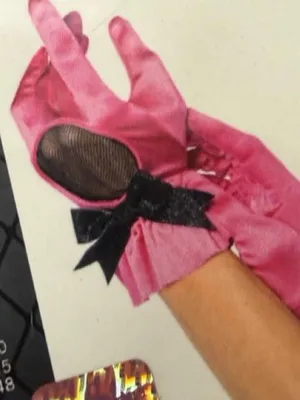 Leg Avenue Ruffle Gloves thumbnail 4