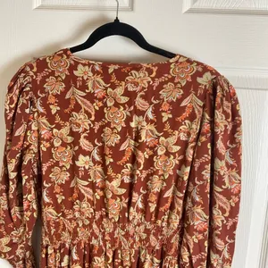 Lark + Grey women’s Floral V-Neck Dress size large thumbnail 7
