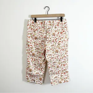 NWT Tommy Bahama Floral Capri Pants Size 10 thumbnail 2