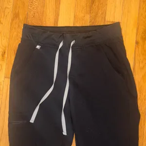 Figs black joggers- xsp - see imperfections! thumbnail 2