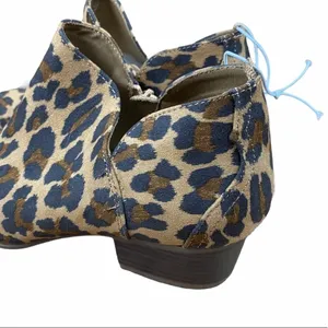 Old Navy NEW Size 8 Faux-Suede Tulip-Cutout Leopard Booties Chic Animal Print thumbnail 4