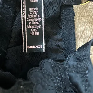 Victoria's Secret Black Lace Underwire Bra thumbnail 3