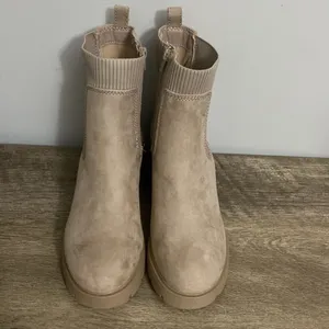 No Boundaries New! Women’s tan knit Chelsea ankle boots size 11 thumbnail 2