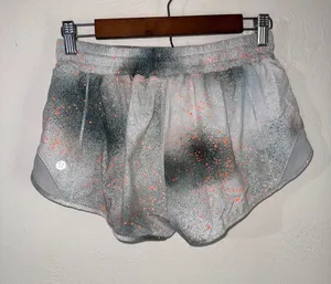 Lululemon Hotty Hot LR 2.5” Reflective Spray Camo Shorts Size 8 thumbnail 1