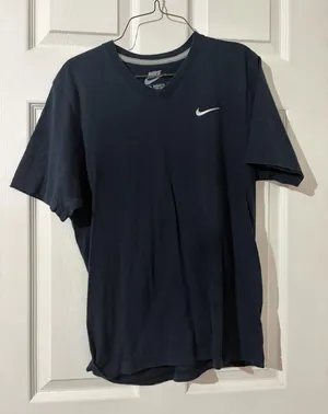 Black Nike shirt  thumbnail 1