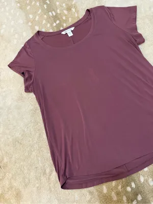 Athleta Breezy Tee Women’s Large Burgundy Scoop Neck Curved Hem thumbnail 4