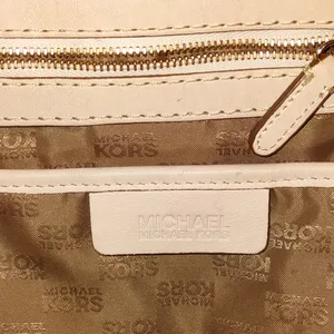Michael Kors leather bag. (A) thumbnail 5