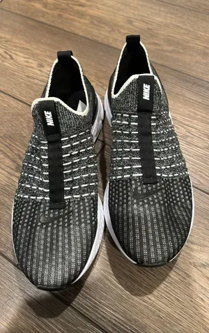 Sneakers thumbnail 3