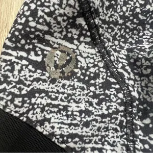 Lululemon Pace Perfect Shorts 3" Air Time White Black Size 4 thumbnail 8